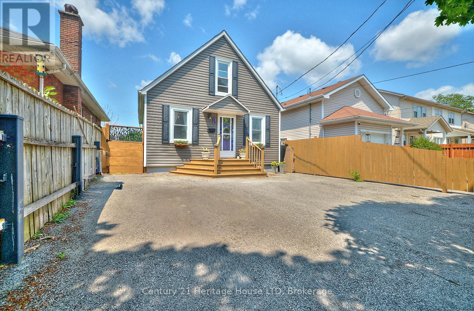 36 Afton Avenue, Welland (Lincoln/crowland), Ontario  L3B 1V5 - Photo 5 - X12213299