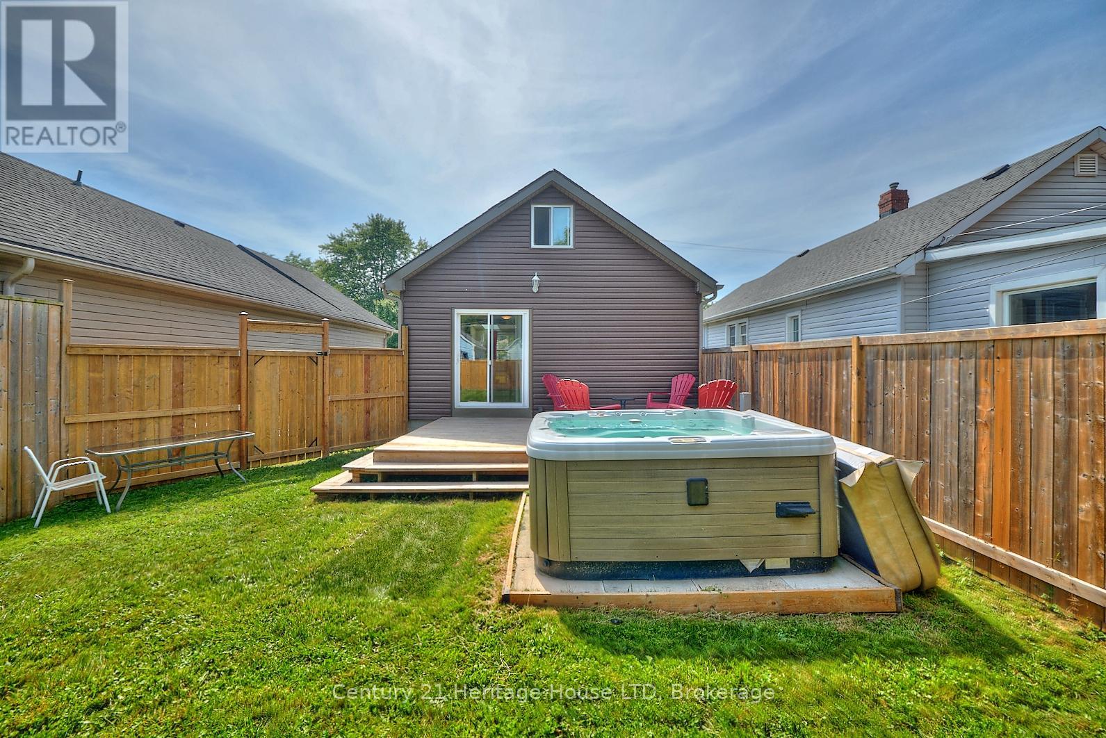 30 Mcalpine Avenue S, Welland, Ontario  L3B 1T6 - Photo 11 - X12213358