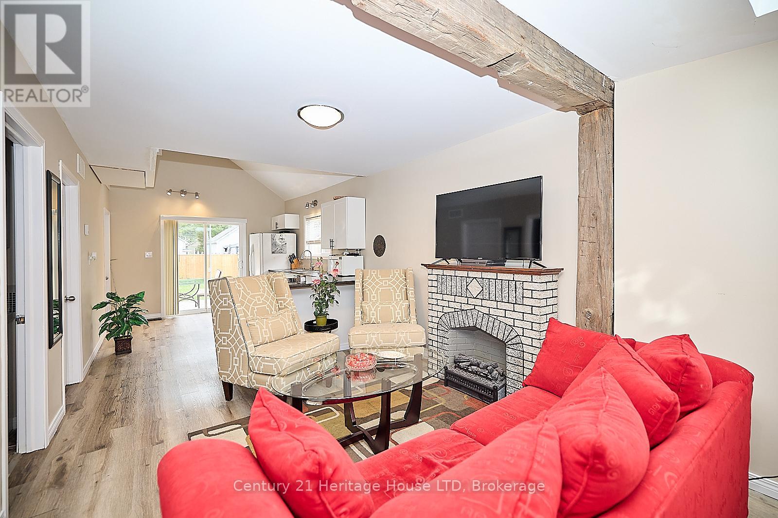 30 Mcalpine Avenue S, Welland, Ontario  L3B 1T6 - Photo 13 - X12213358