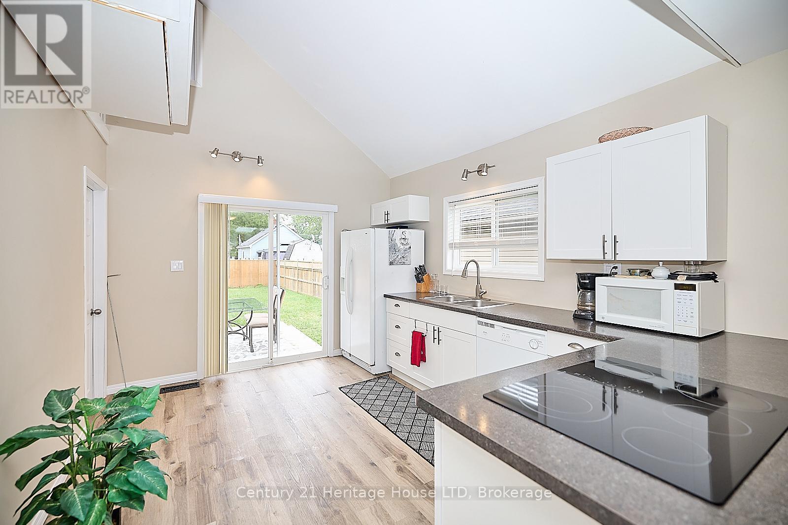 30 Mcalpine Avenue S, Welland, Ontario  L3B 1T6 - Photo 16 - X12213358
