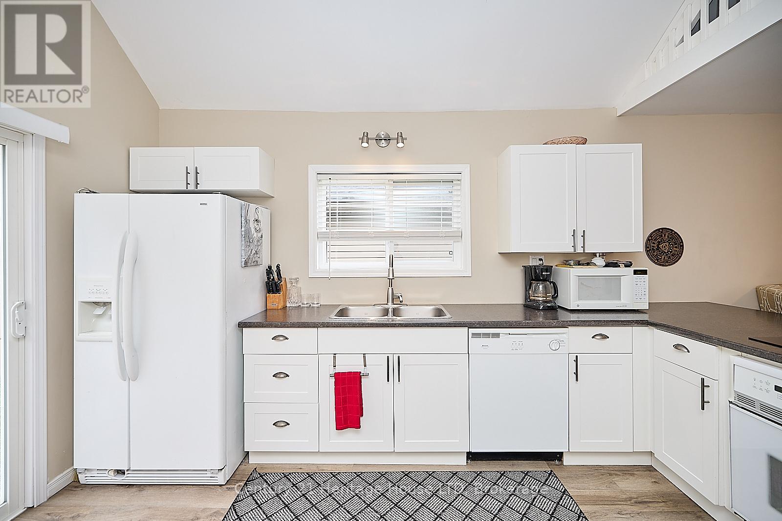 30 Mcalpine Avenue S, Welland, Ontario  L3B 1T6 - Photo 17 - X12213358