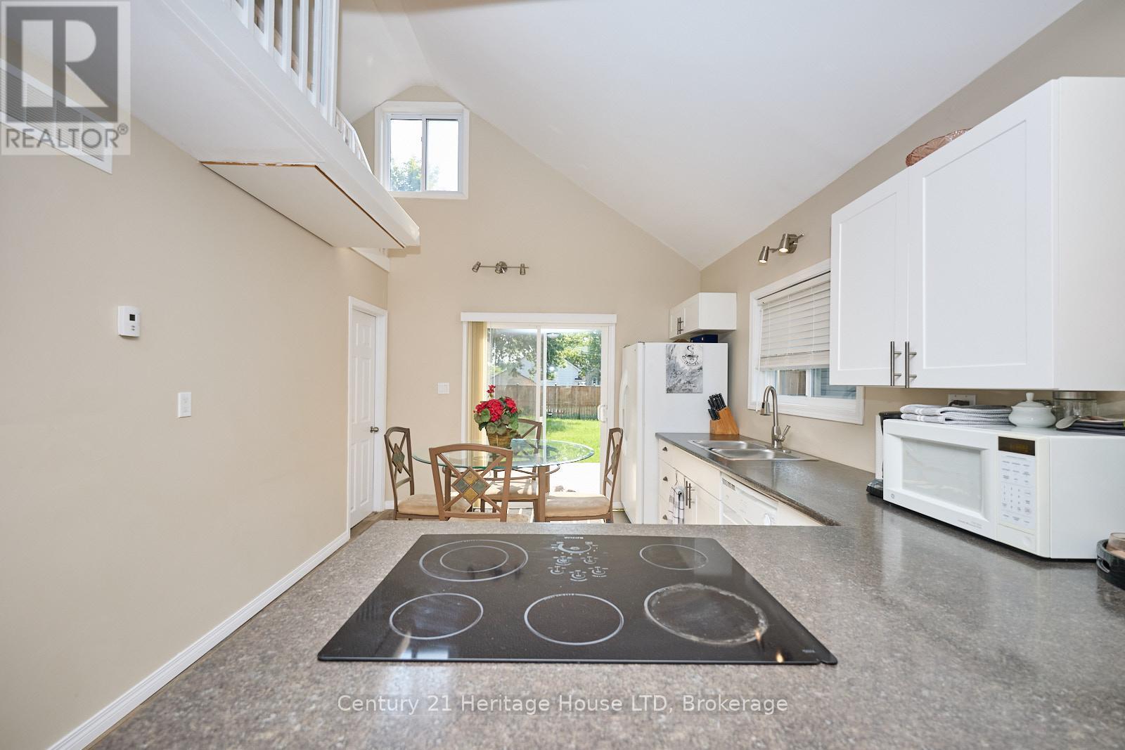 30 Mcalpine Avenue S, Welland, Ontario  L3B 1T6 - Photo 21 - X12213358