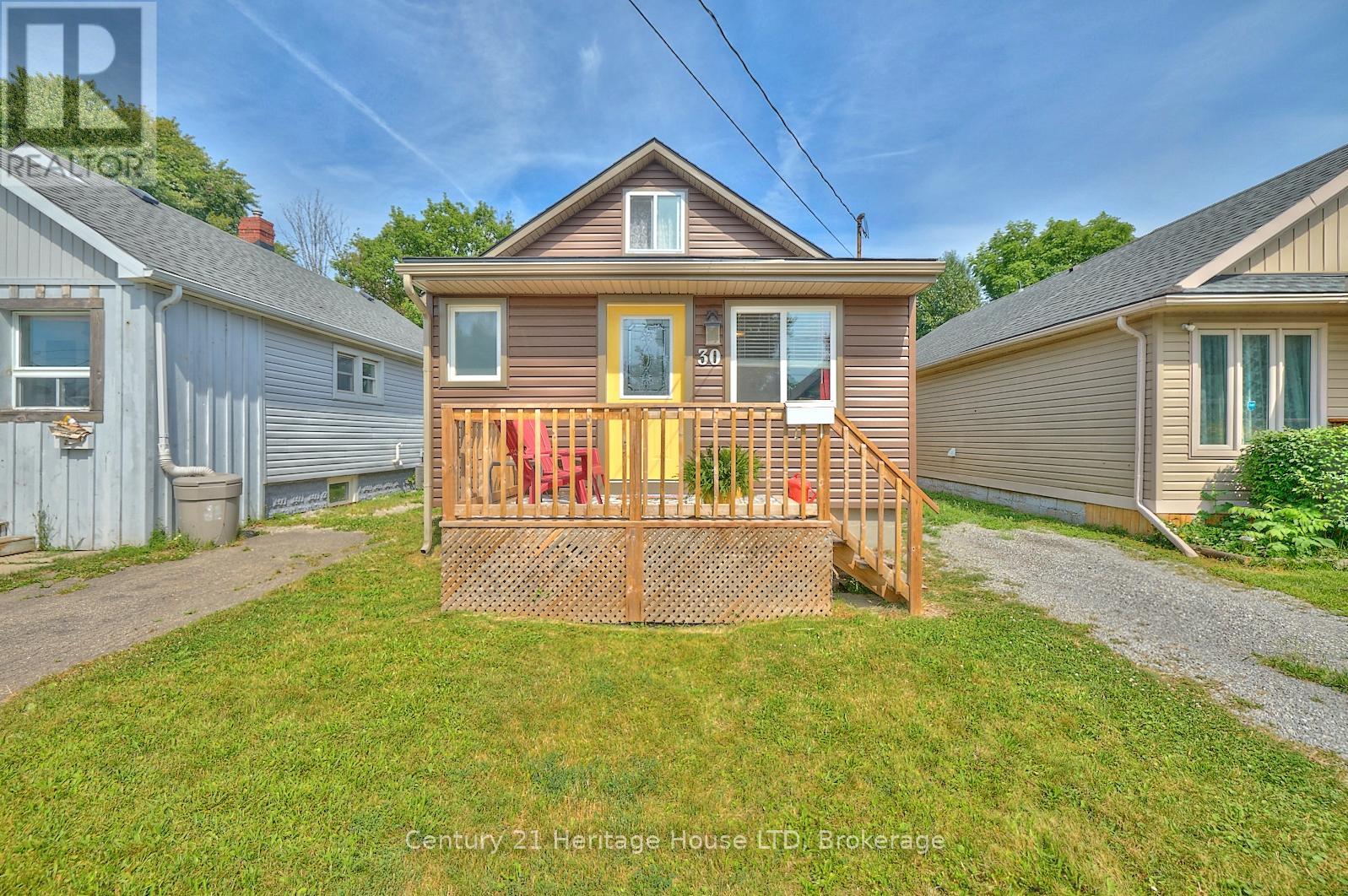30 Mcalpine Avenue S, Welland, Ontario  L3B 1T6 - Photo 3 - X12213358