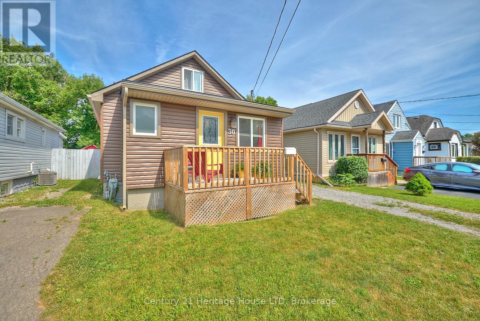 30 Mcalpine Avenue S, Welland, Ontario  L3B 1T6 - Photo 4 - X12213358