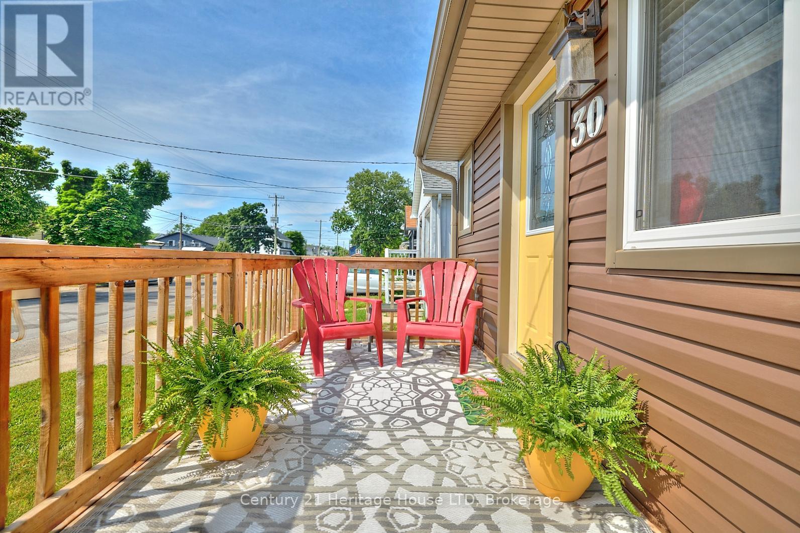 30 Mcalpine Avenue S, Welland, Ontario  L3B 1T6 - Photo 5 - X12213358