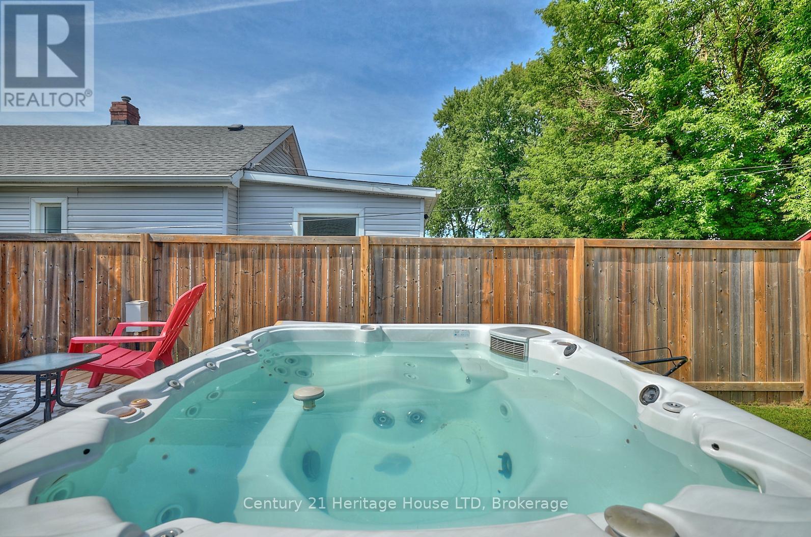 30 Mcalpine Avenue S, Welland, Ontario  L3B 1T6 - Photo 7 - X12213358