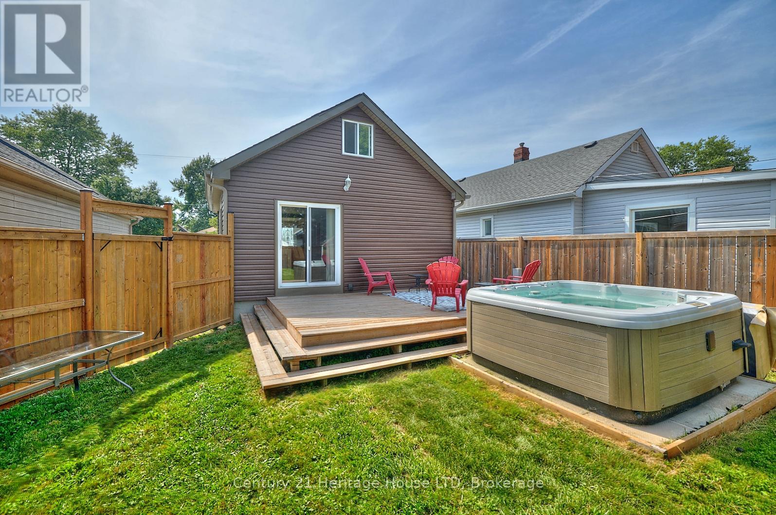 30 Mcalpine Avenue S, Welland, Ontario  L3B 1T6 - Photo 9 - X12213358