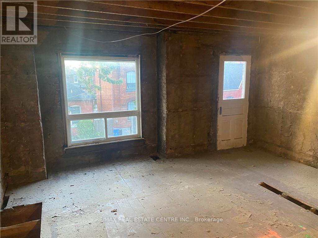 60 William Street, Hamilton (Landsdale), Ontario  L8L 5T7 - Photo 8 - X12213042
