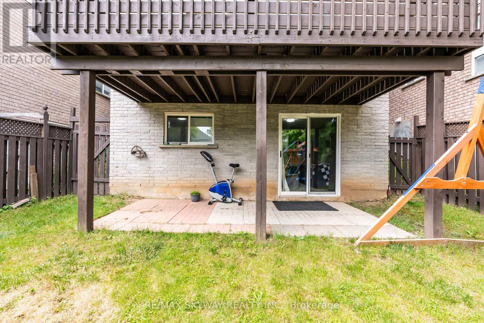 112 Karalee Crescent, Cambridge, Ontario  N3C 4H3 - Photo 37 - X12213075