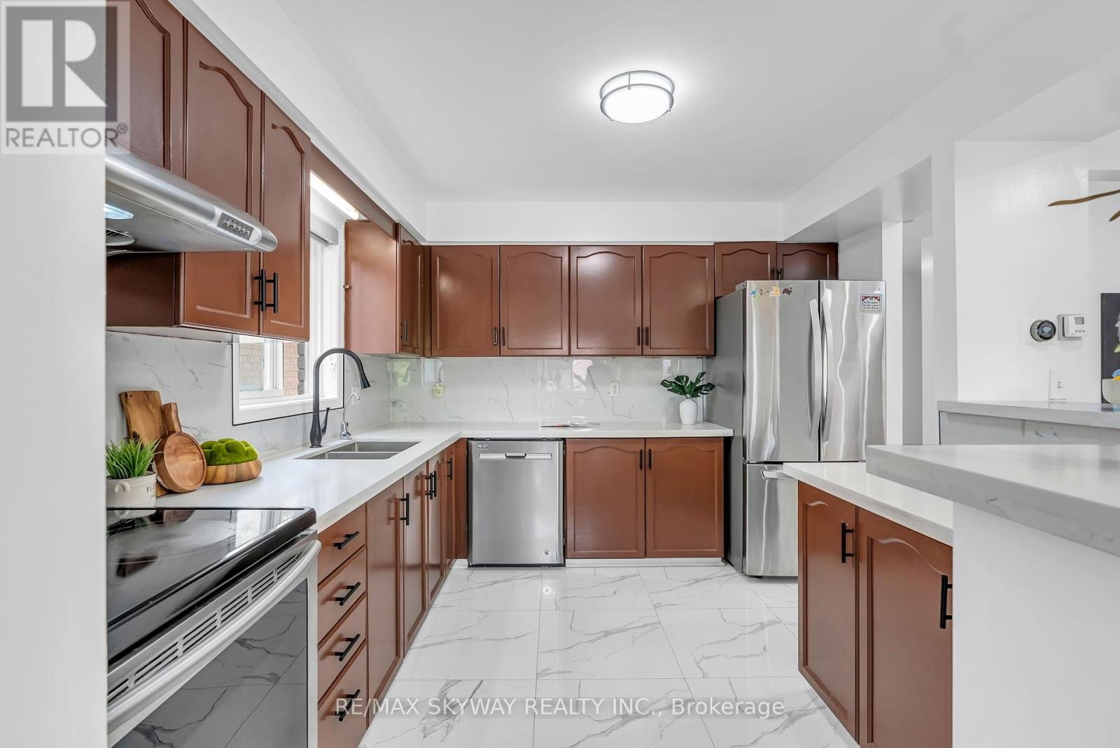 112 Karalee Crescent, Cambridge, Ontario  N3C 4H3 - Photo 7 - X12213075