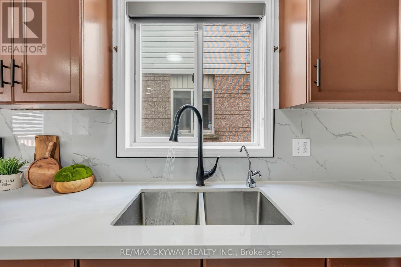 112 Karalee Crescent, Cambridge, Ontario  N3C 4H3 - Photo 9 - X12213075