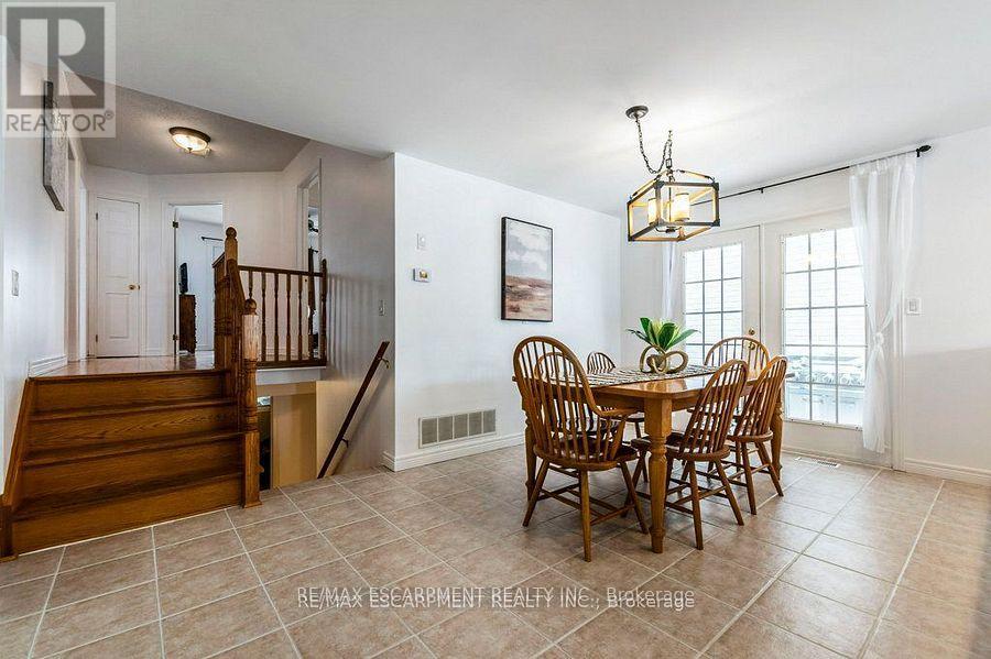 62 Spadara Drive, Hamilton, Ontario  L9B 2K3 - Photo 10 - X12213105