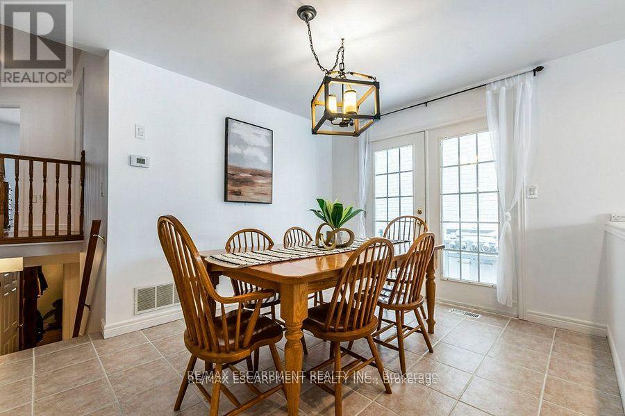 62 Spadara Drive, Hamilton, Ontario  L9B 2K3 - Photo 11 - X12213105