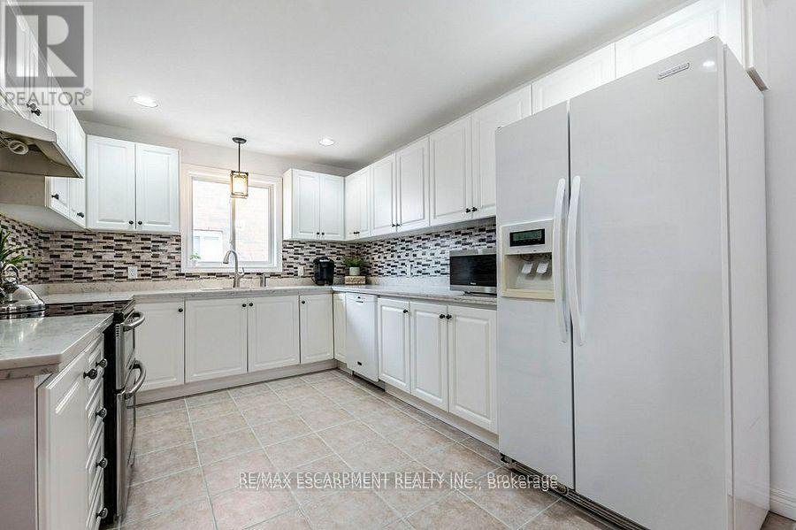 62 Spadara Drive, Hamilton, Ontario  L9B 2K3 - Photo 15 - X12213105