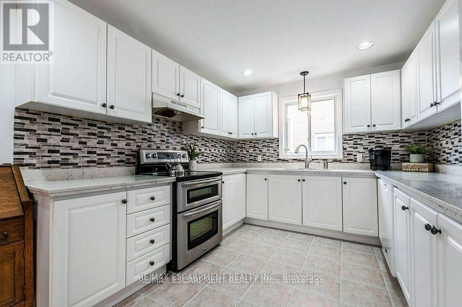 62 Spadara Drive, Hamilton, Ontario  L9B 2K3 - Photo 16 - X12213105