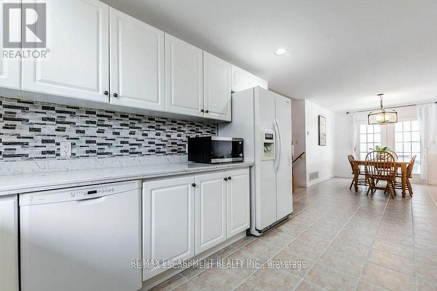 62 Spadara Drive, Hamilton, Ontario  L9B 2K3 - Photo 17 - X12213105