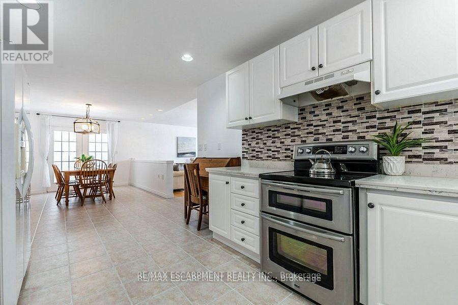 62 Spadara Drive, Hamilton, Ontario  L9B 2K3 - Photo 18 - X12213105