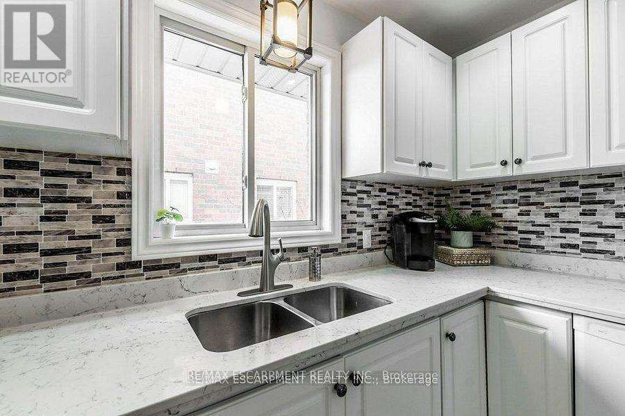 62 Spadara Drive, Hamilton, Ontario  L9B 2K3 - Photo 19 - X12213105