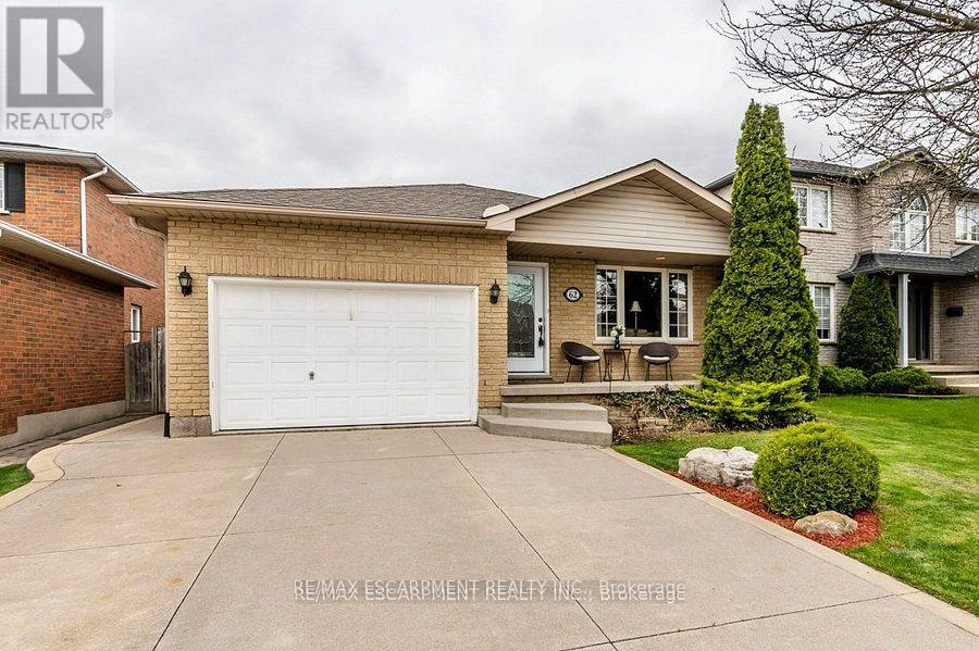 62 Spadara Drive, Hamilton, Ontario  L9B 2K3 - Photo 2 - X12213105