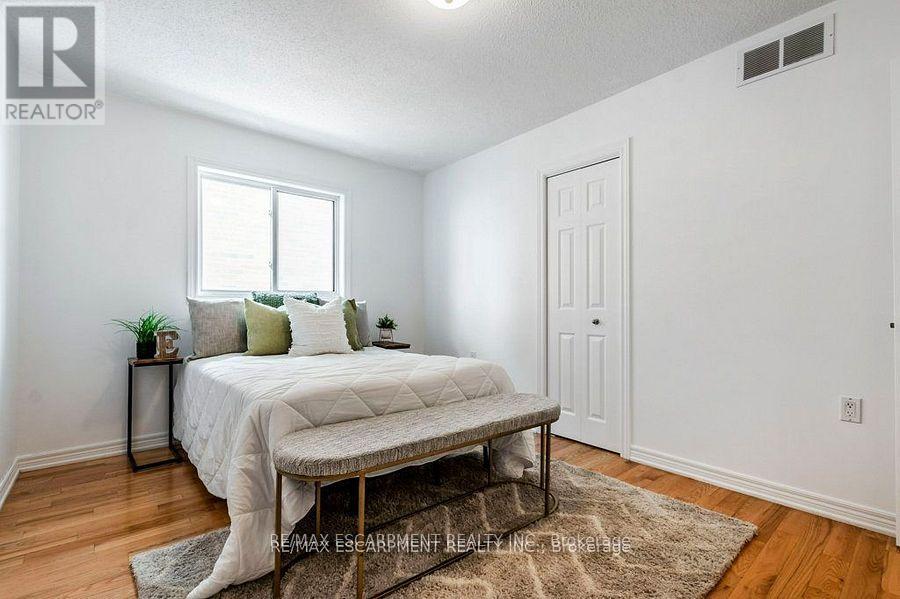 62 Spadara Drive, Hamilton, Ontario  L9B 2K3 - Photo 21 - X12213105