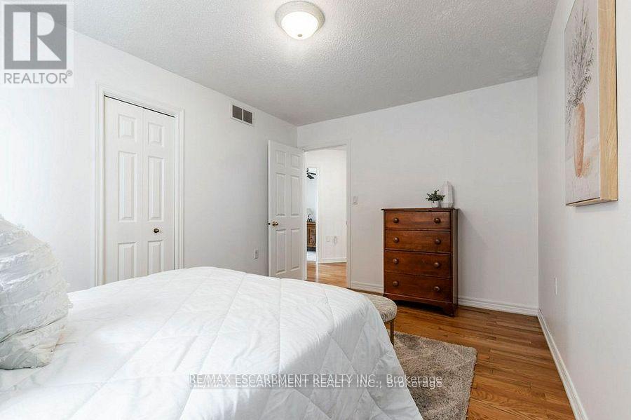 62 Spadara Drive, Hamilton, Ontario  L9B 2K3 - Photo 22 - X12213105