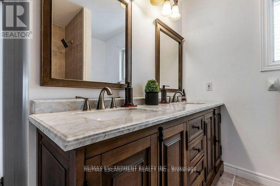 62 Spadara Drive, Hamilton, Ontario  L9B 2K3 - Photo 31 - X12213105