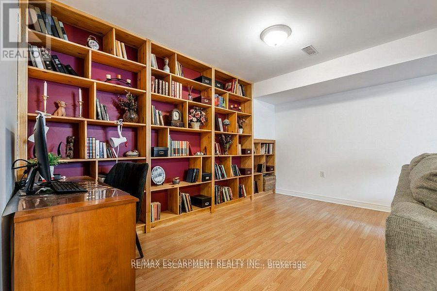 62 Spadara Drive, Hamilton, Ontario  L9B 2K3 - Photo 32 - X12213105