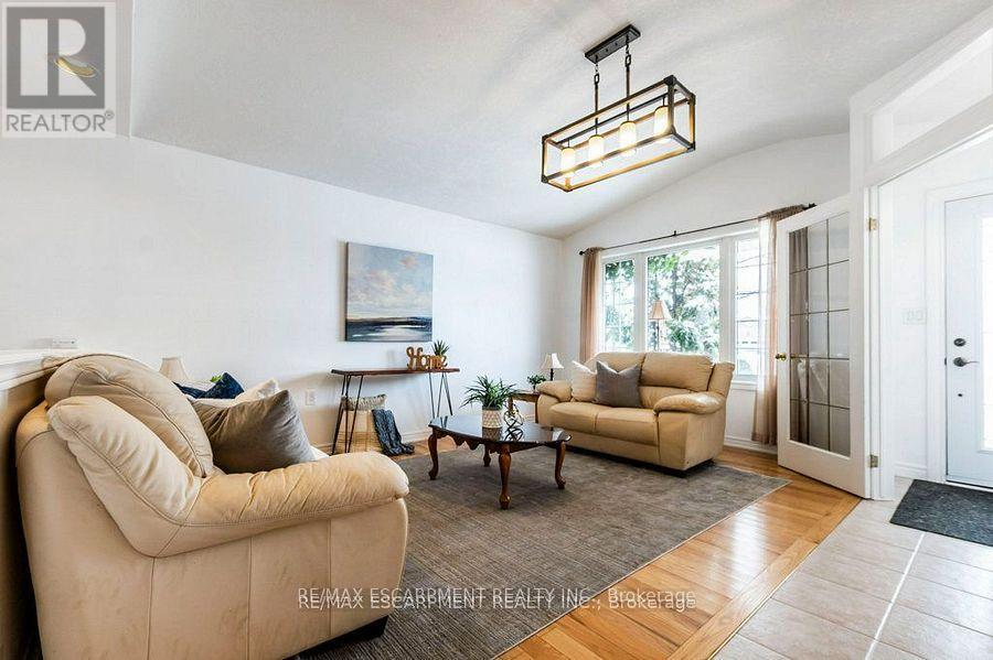 62 Spadara Drive, Hamilton, Ontario  L9B 2K3 - Photo 7 - X12213105