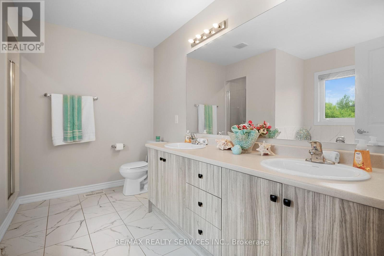 178 Tumblewood Place, Welland, Ontario  L3B 0J3 - Photo 11 - X12213132
