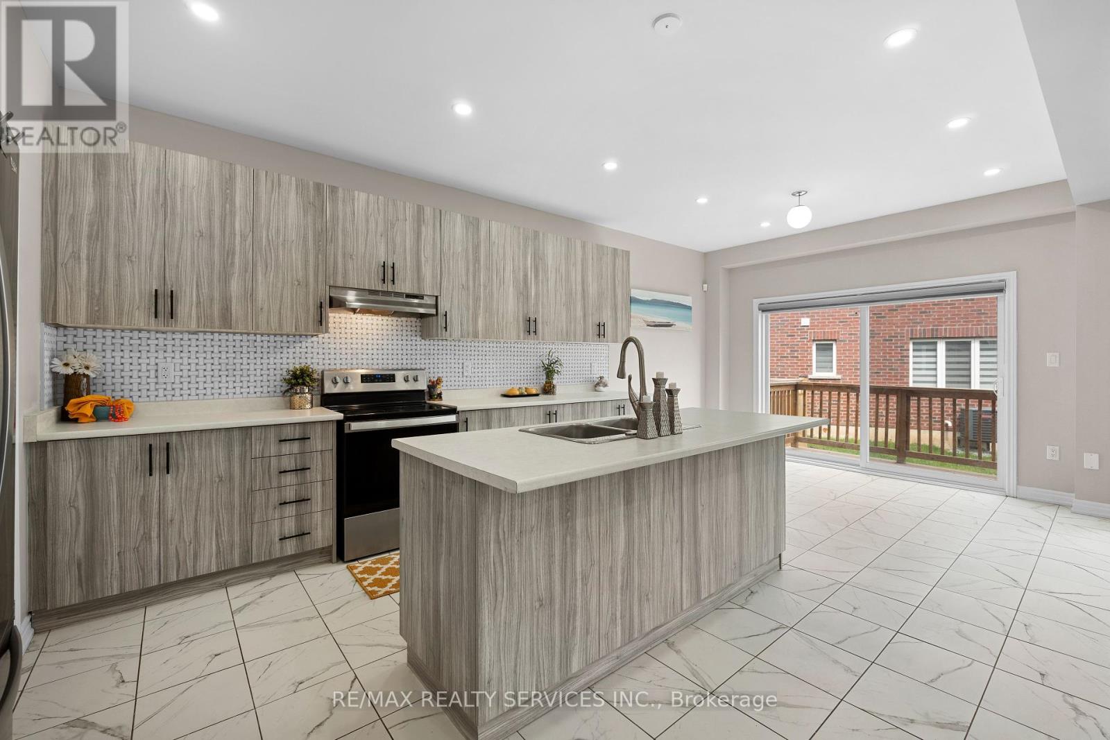 178 Tumblewood Place, Welland, Ontario  L3B 0J3 - Photo 5 - X12213132