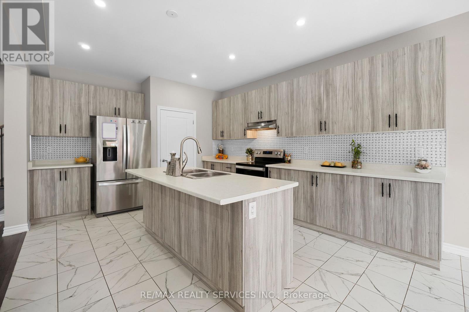 178 Tumblewood Place, Welland, Ontario  L3B 0J3 - Photo 6 - X12213132