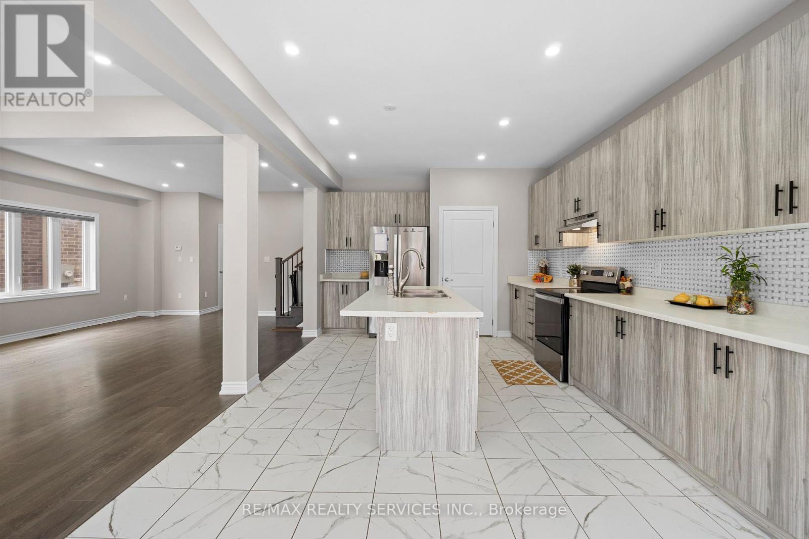 178 Tumblewood Place, Welland, Ontario  L3B 0J3 - Photo 7 - X12213132