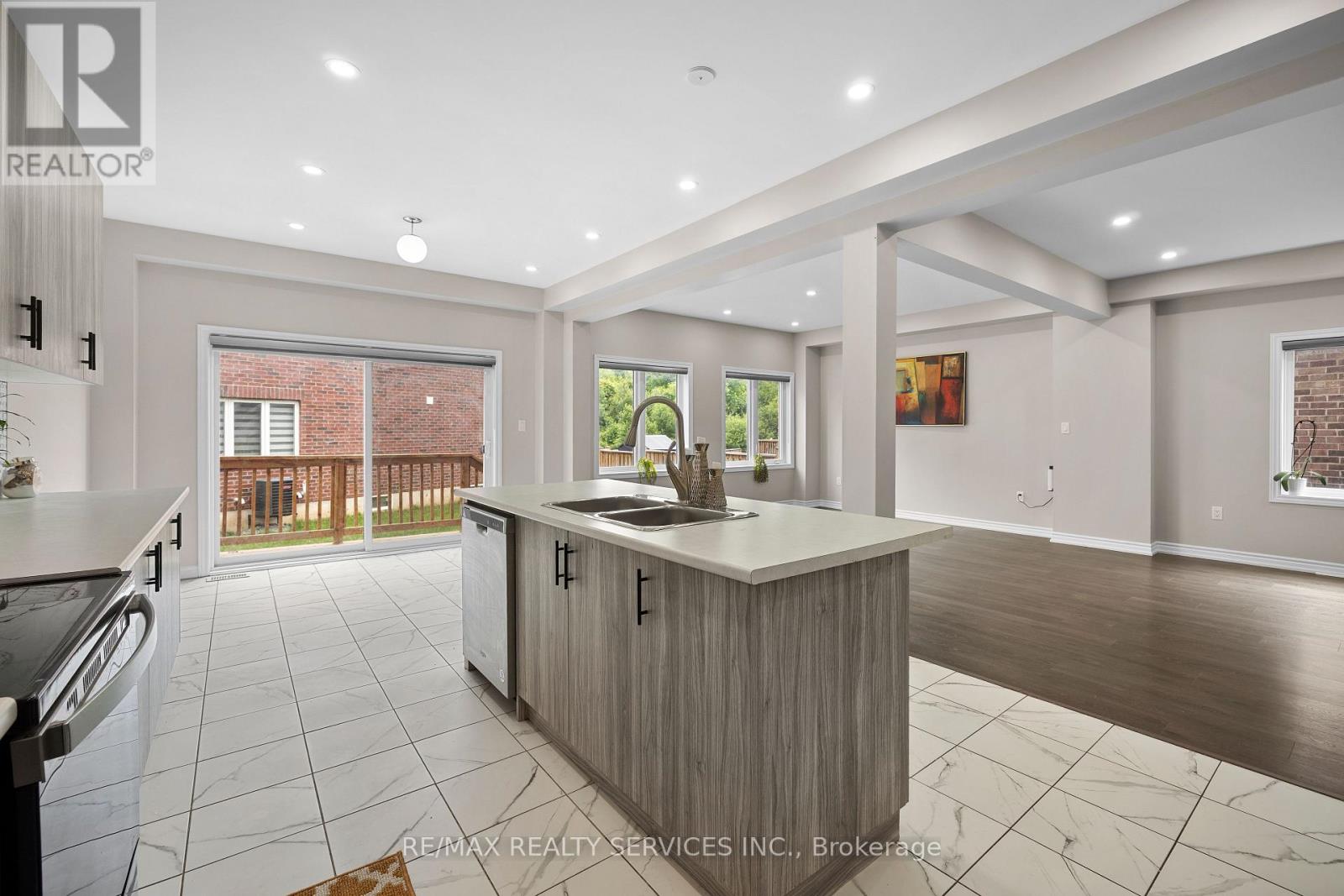 178 Tumblewood Place, Welland, Ontario  L3B 0J3 - Photo 8 - X12213132