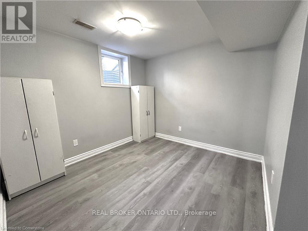 Lower - 60 Sandsprings Crescent, Kitchener, Ontario  N2E 2A6 - Photo 8 - X12213144