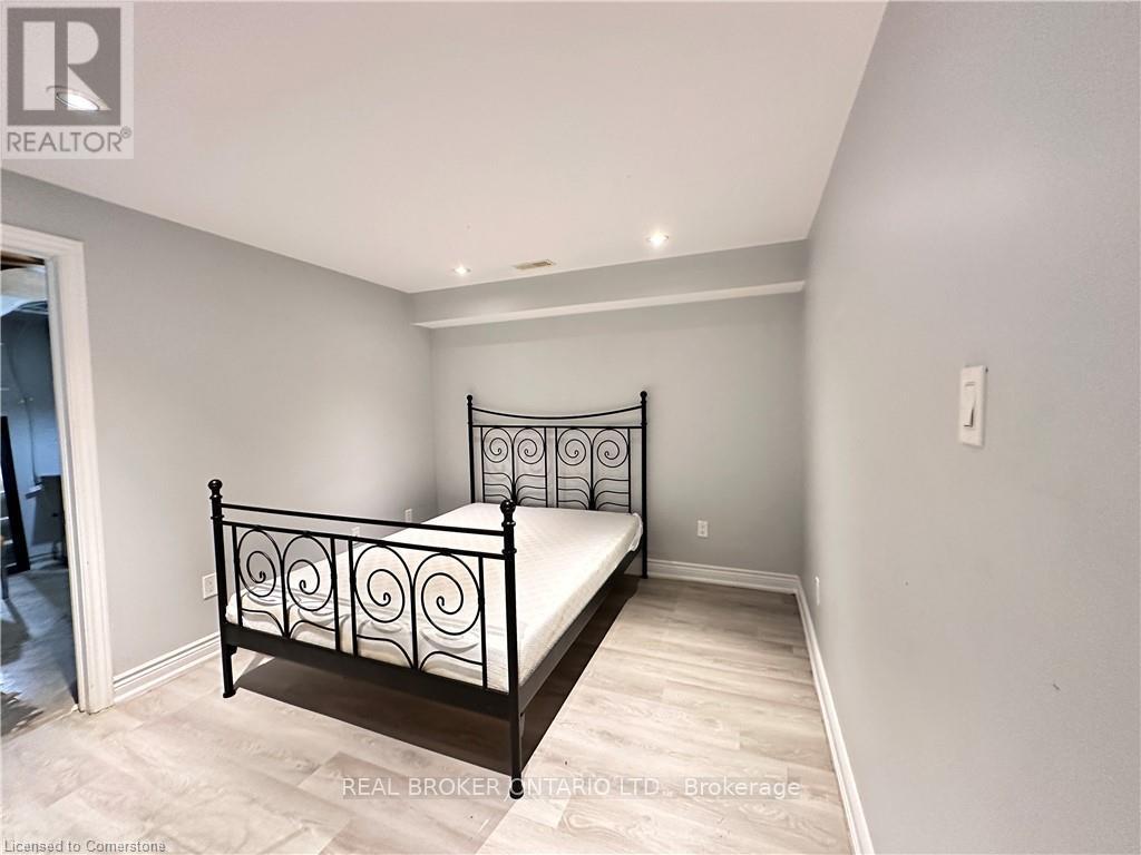 Lower - 60 Sandsprings Crescent, Kitchener, Ontario  N2E 2A6 - Photo 9 - X12213144