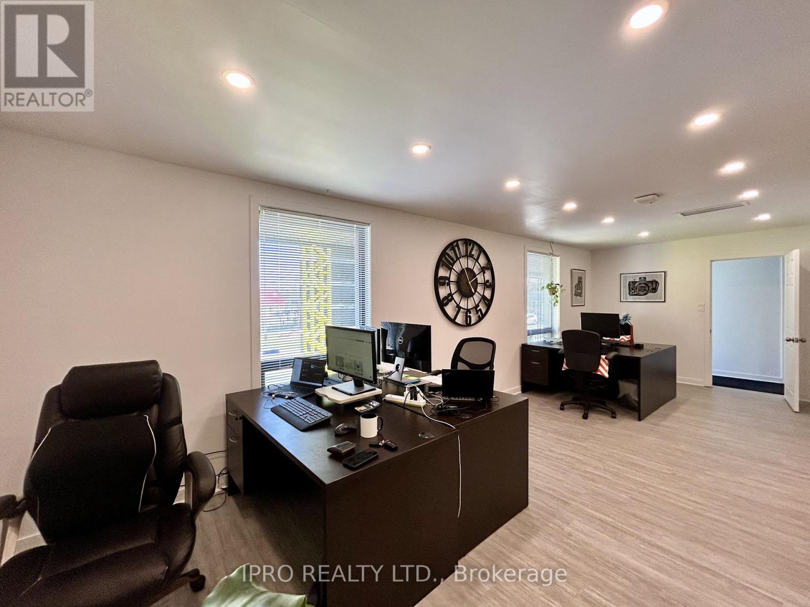18 - 60 HEAD STREET, Hamilton, Ontario