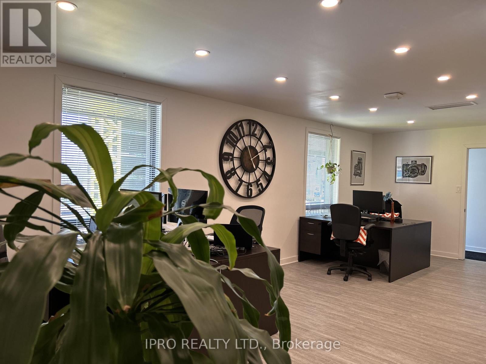 18 - 60 Head Street, Hamilton, Ontario  L9H 3H7 - Photo 10 - X12213207