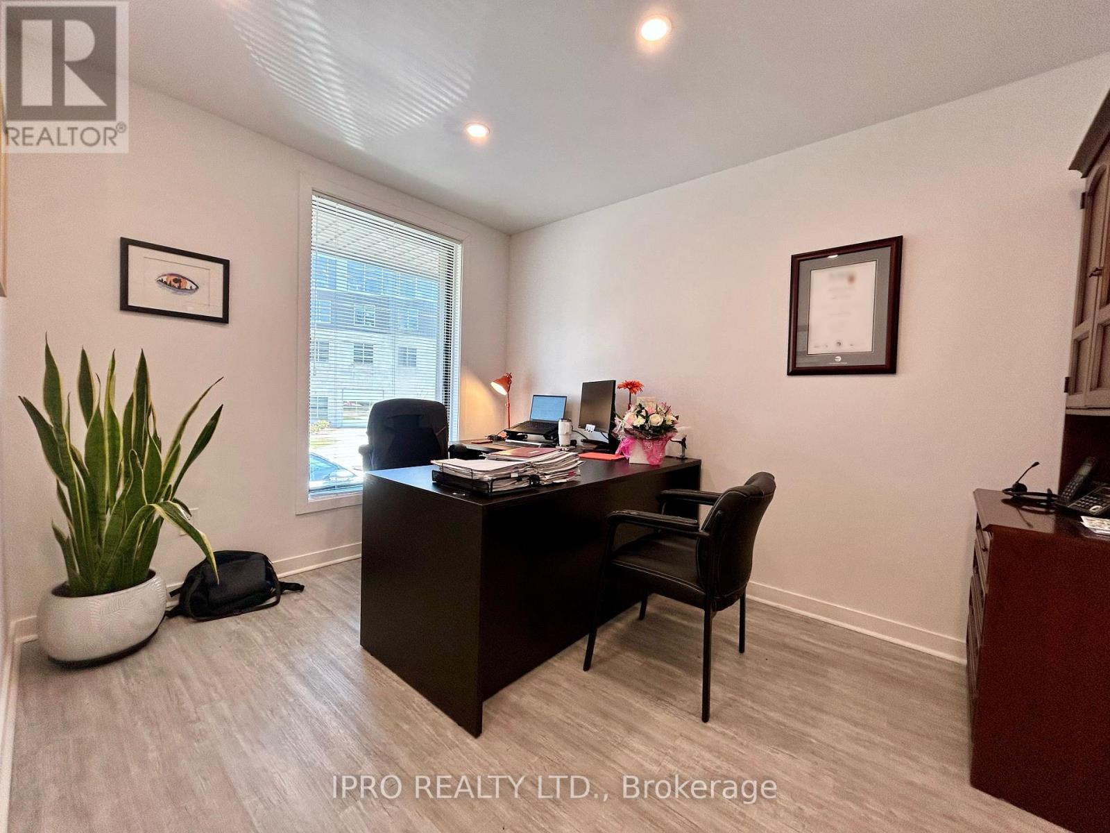 18 - 60 Head Street, Hamilton, Ontario  L9H 3H7 - Photo 11 - X12213207