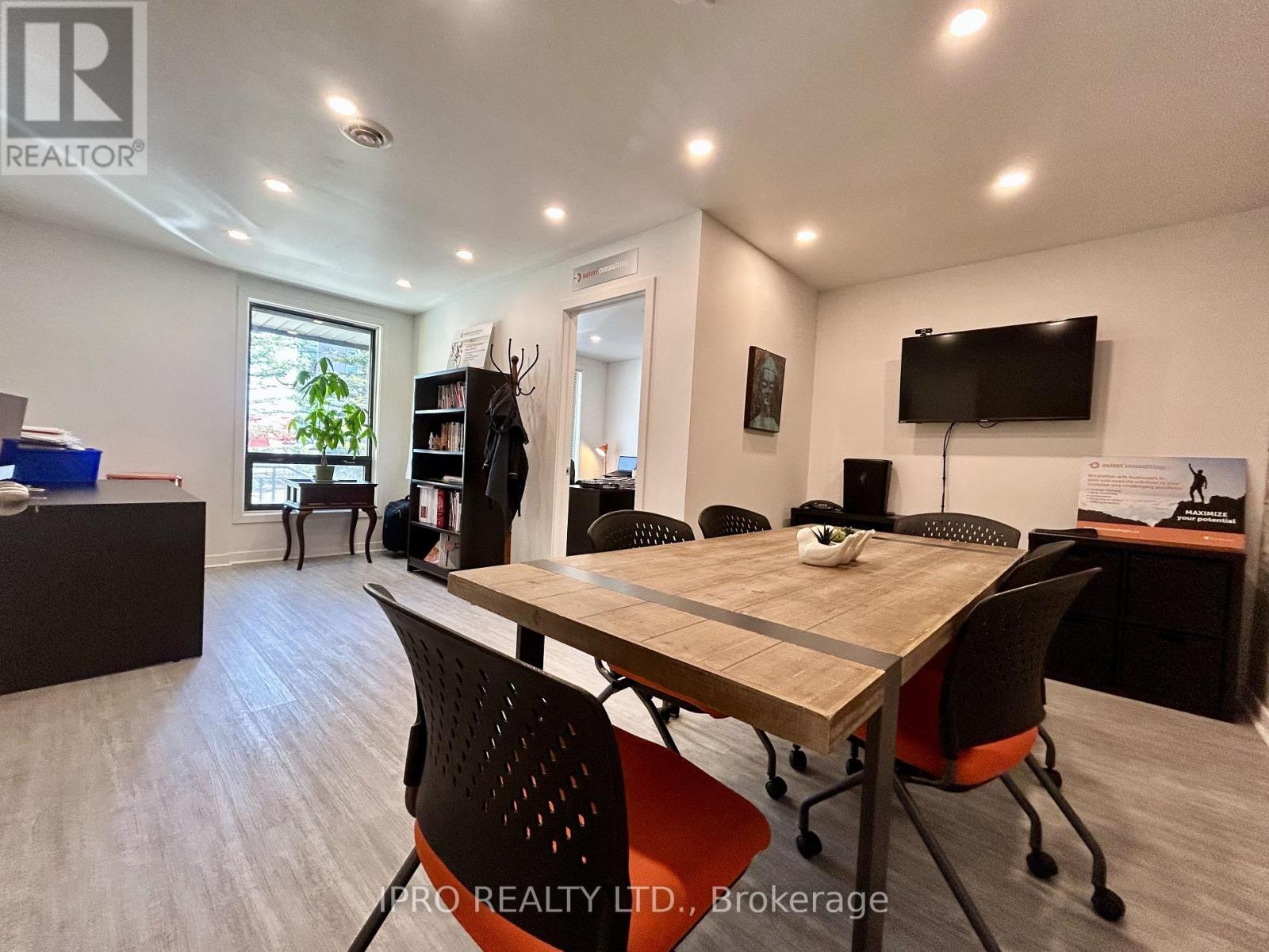 18 - 60 Head Street, Hamilton, Ontario  L9H 3H7 - Photo 3 - X12213207