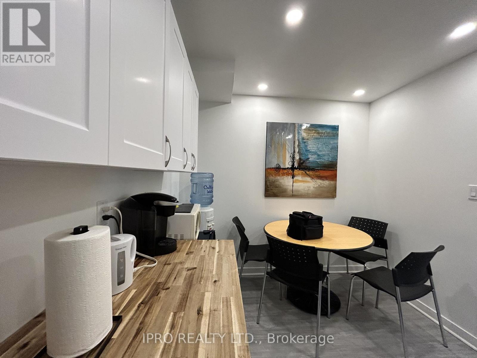 18 - 60 Head Street, Hamilton, Ontario  L9H 3H7 - Photo 6 - X12213207