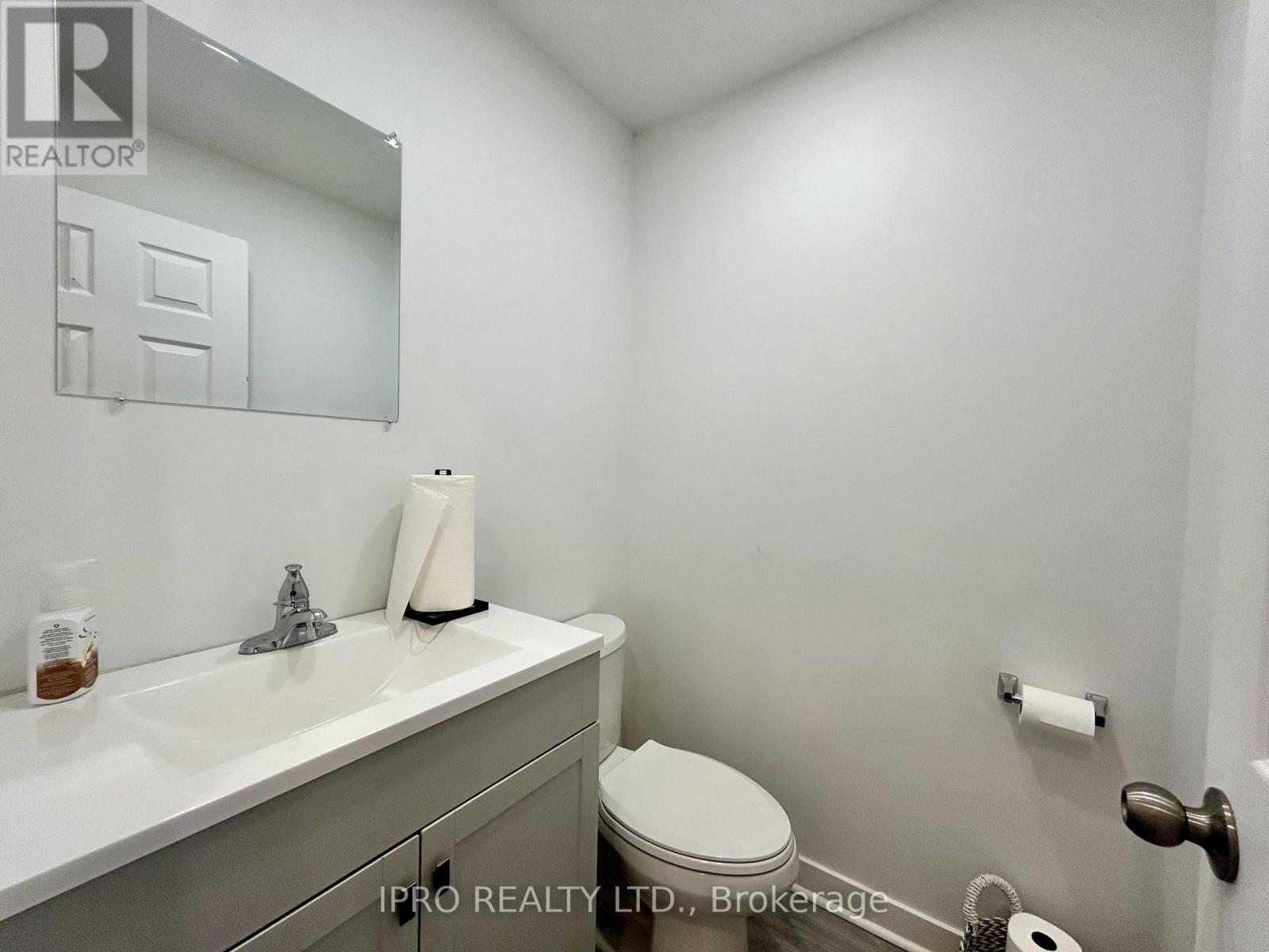 18 - 60 Head Street, Hamilton, Ontario  L9H 3H7 - Photo 7 - X12213207