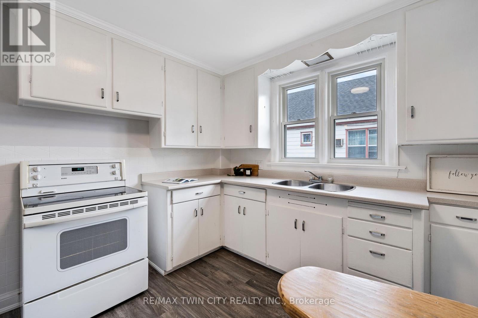 122 Tait Street, Cambridge, Ontario  N1S 3E5 - Photo 6 - X12213237