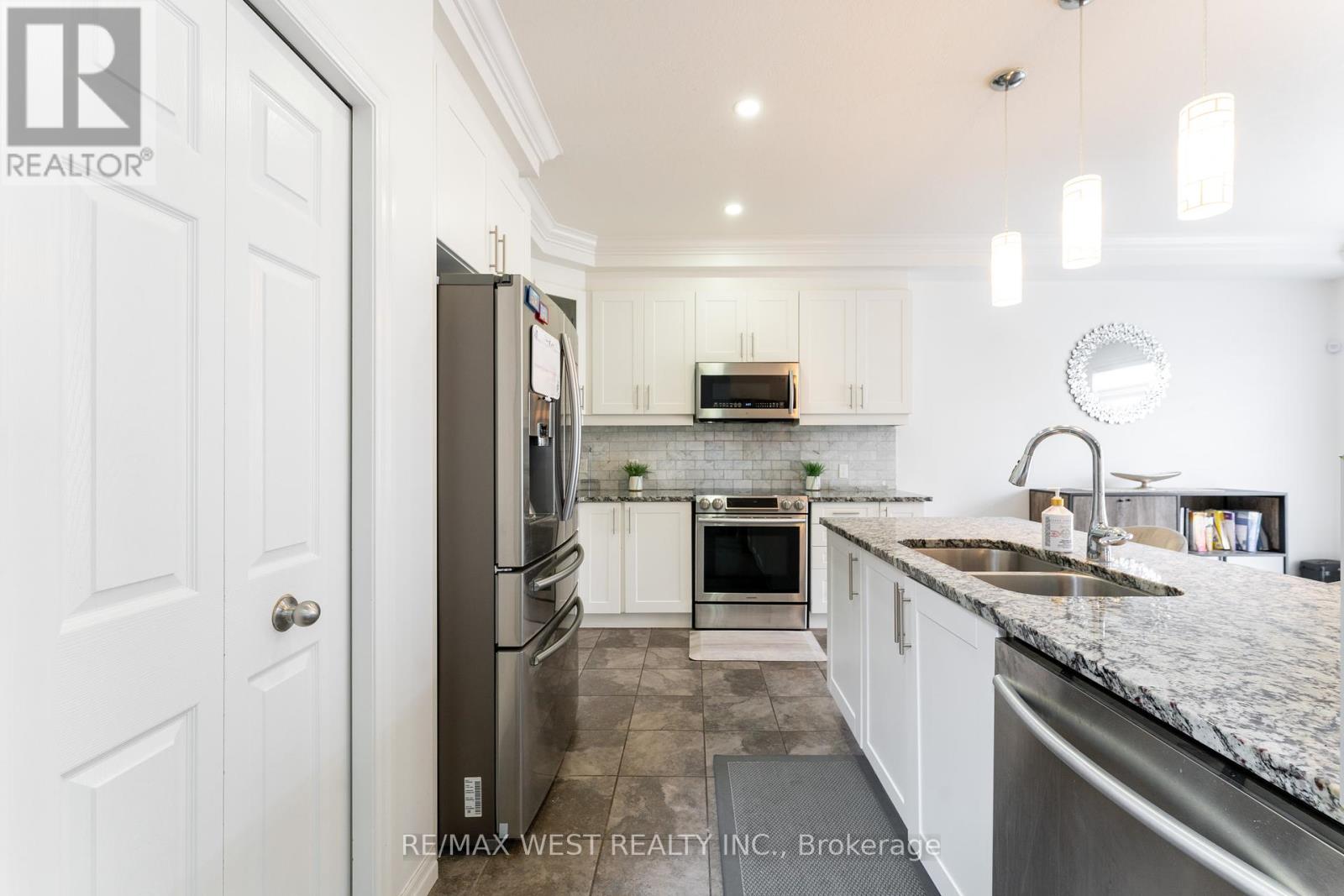 301 Freure Drive, Cambridge, Ontario  N1S 0B5 - Photo 12 - X12213239
