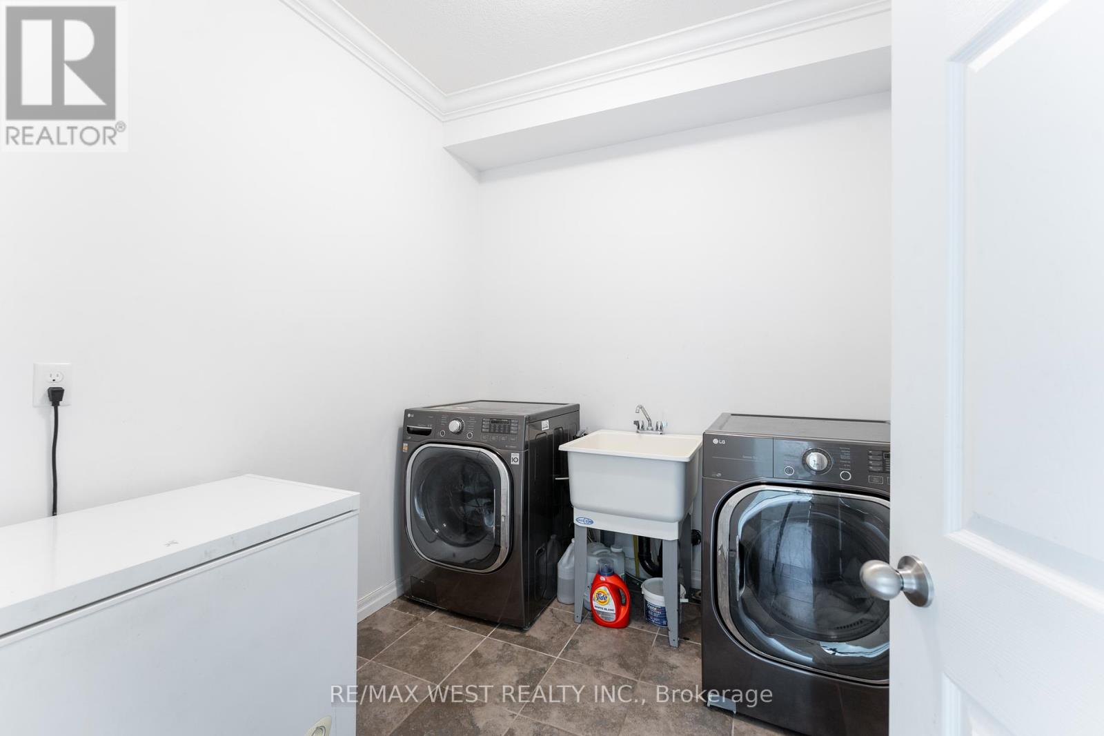 301 Freure Drive, Cambridge, Ontario  N1S 0B5 - Photo 8 - X12213239