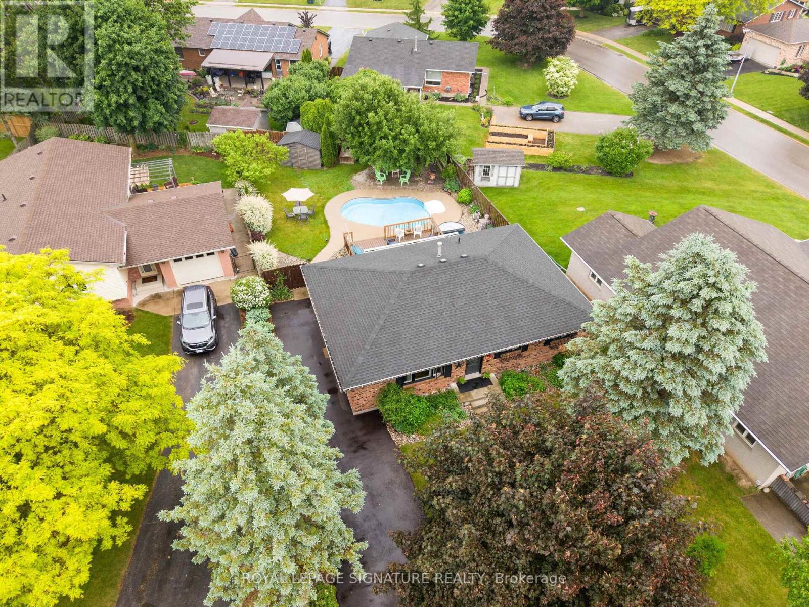 3 Kamps Crescent, Tillsonburg, Ontario  N4G 5H8 - Photo 2 - X12213271