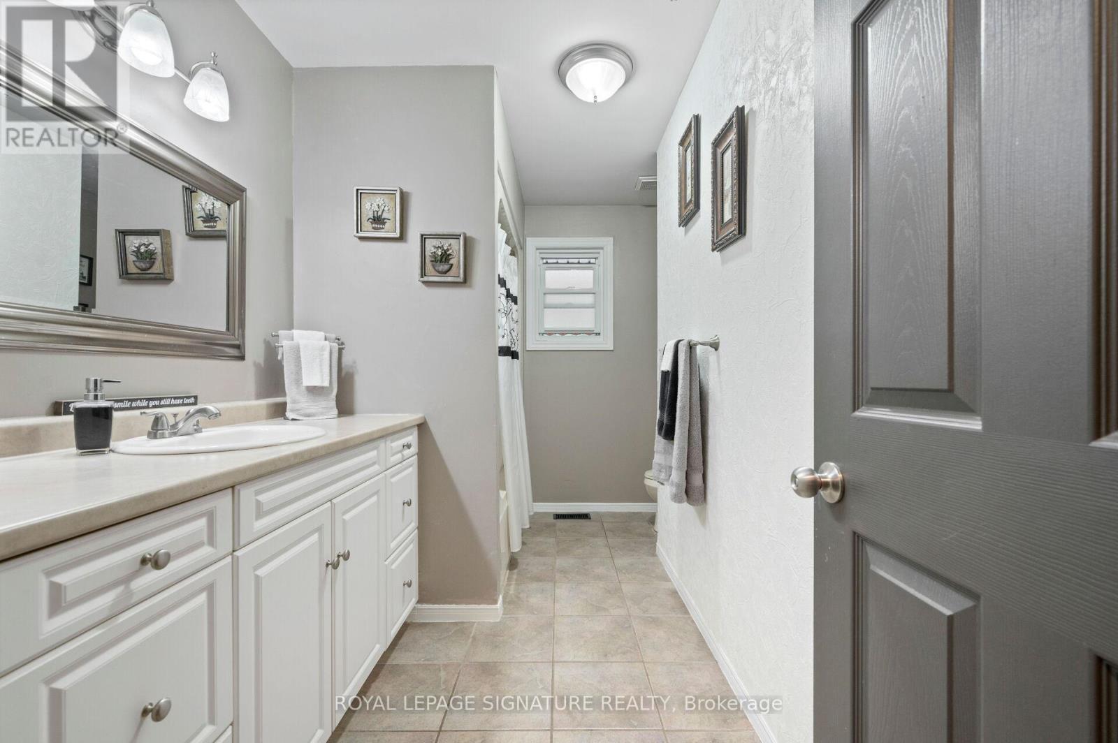 3 Kamps Crescent, Tillsonburg, Ontario  N4G 5H8 - Photo 20 - X12213271