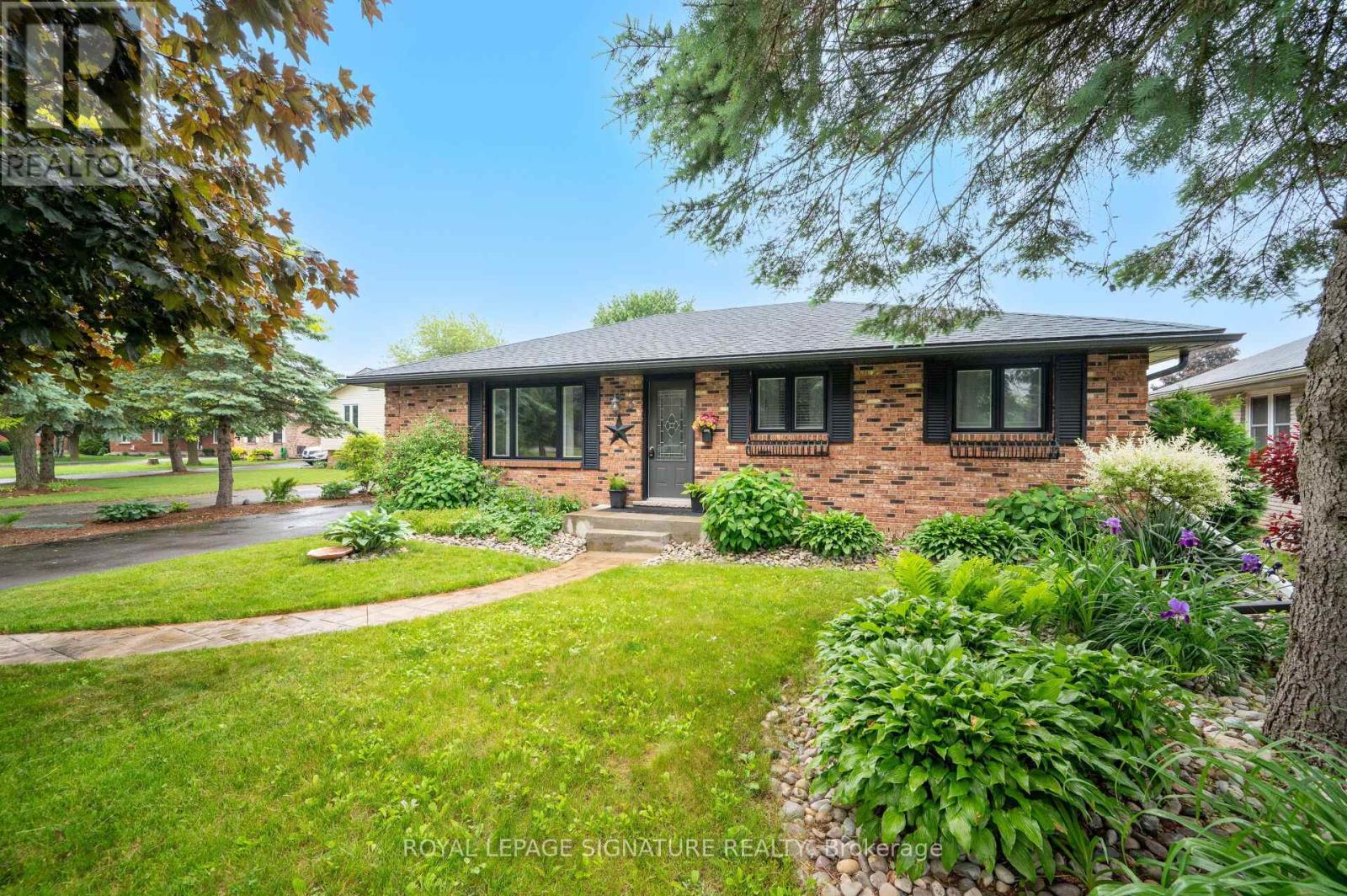 3 Kamps Crescent, Tillsonburg, Ontario  N4G 5H8 - Photo 3 - X12213271