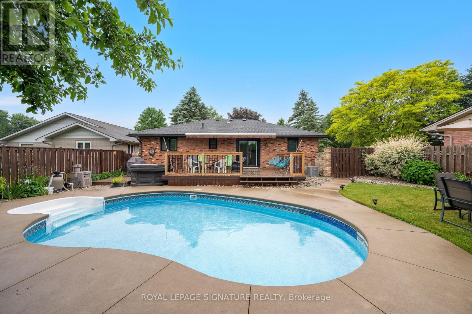 3 Kamps Crescent, Tillsonburg, Ontario  N4G 5H8 - Photo 34 - X12213271