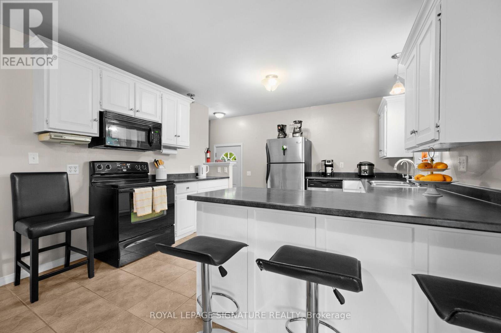 3 Kamps Crescent, Tillsonburg, Ontario  N4G 5H8 - Photo 9 - X12213271