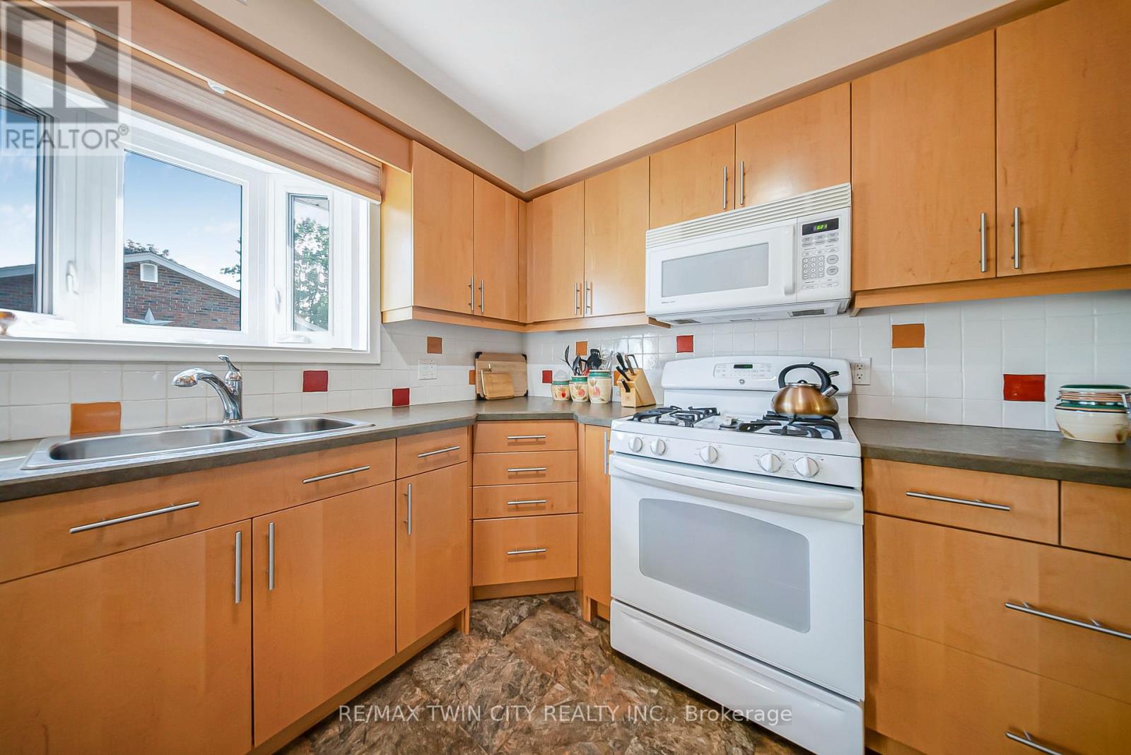 36 Nicklin Crescent, Guelph, Ontario  N1H 5E9 - Photo 15 - X12213289